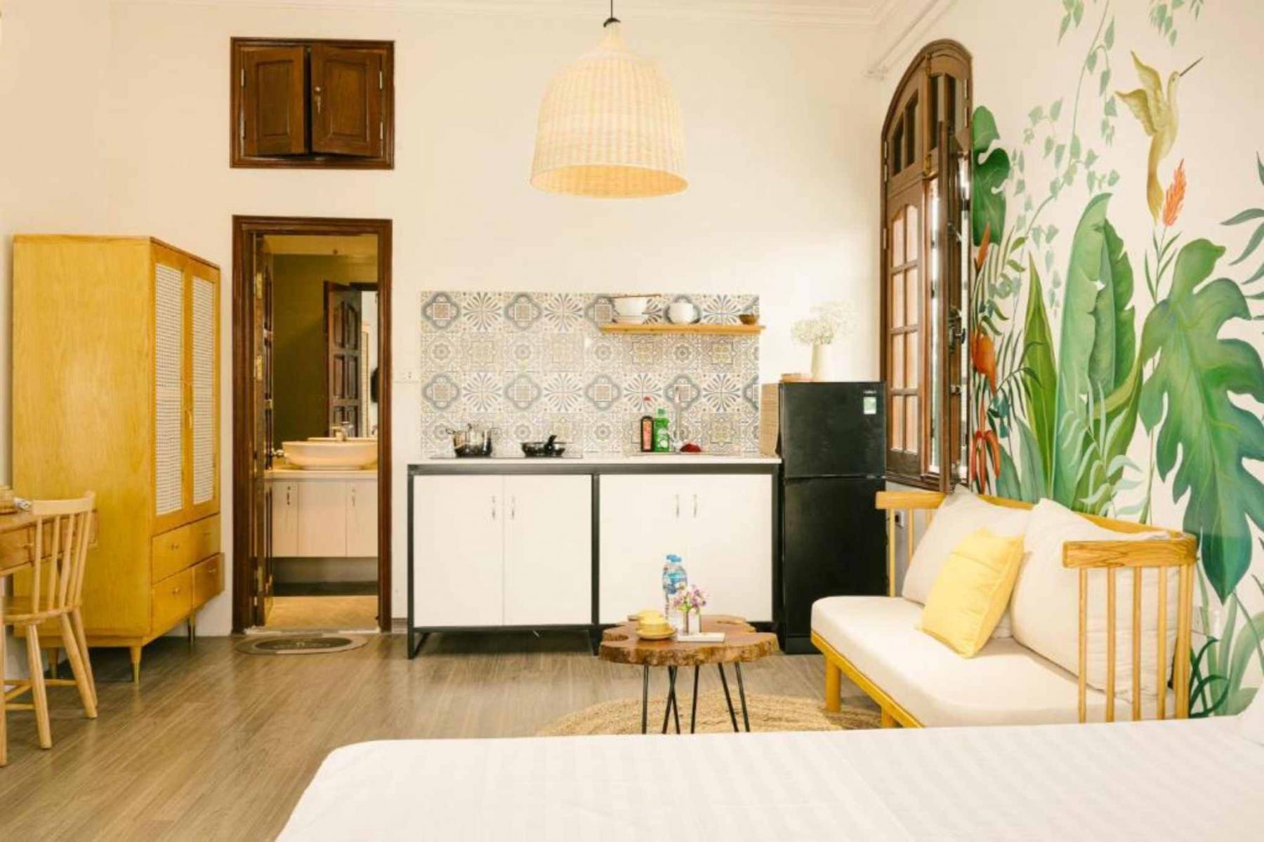 Phòng studio có ban công của Eden Wsetlake Hanoi Hotel 